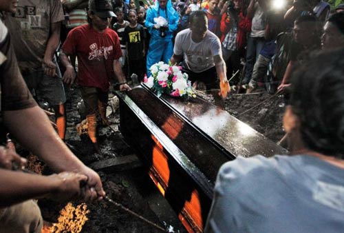 Tang lễ,tang lễ nạn nhân vụ QZ8501,vụ máy bay QZ8501