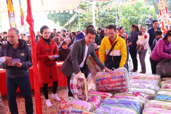 sao Việt, Đàm Vĩnh Hưng, Mr. Đàm, Ông hoàng nhạc Việt, liveshow “Thương hoài ngàn năm 2”, Mr. Đàm  đi từ thiện