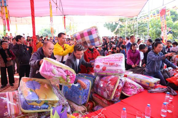 sao Việt, Đàm Vĩnh Hưng, Mr. Đàm, Ông hoàng nhạc Việt, liveshow “Thương hoài ngàn năm 2”, Mr. Đàm  đi từ thiện