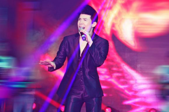 sao Việt, Nathan Lee, quý ông hàng hiệu, Nathan Lee vội vã chạy show, bạn gái  Nathan Lee