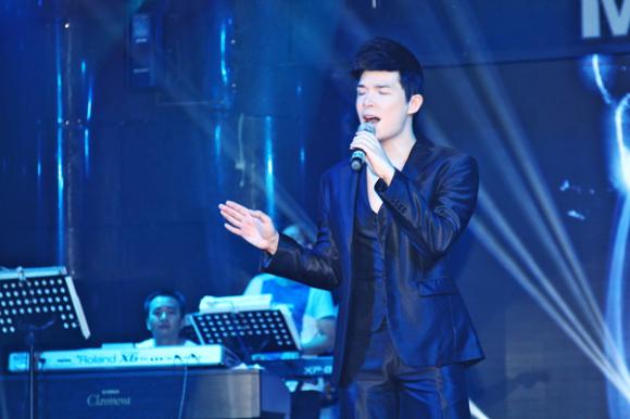 sao Việt, Nathan Lee, quý ông hàng hiệu, Nathan Lee vội vã chạy show, bạn gái  Nathan Lee
