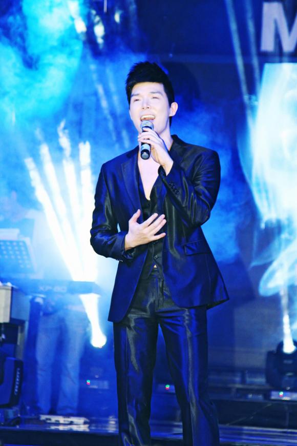 sao Việt, Nathan Lee, quý ông hàng hiệu, Nathan Lee vội vã chạy show, bạn gái  Nathan Lee