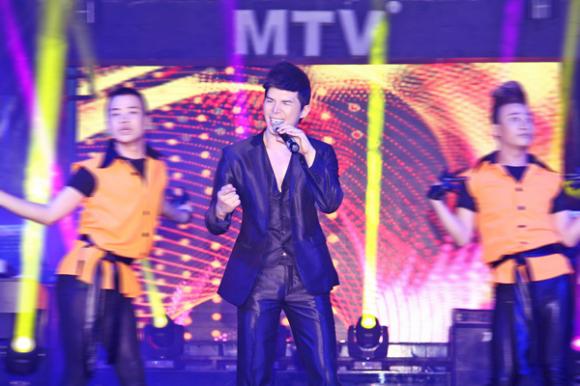 sao Việt, Nathan Lee, quý ông hàng hiệu, Nathan Lee vội vã chạy show, bạn gái  Nathan Lee