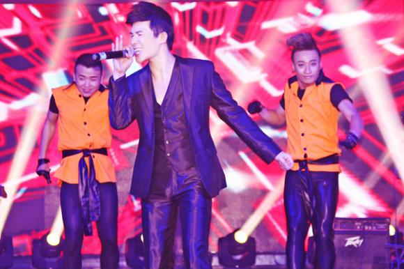 sao Việt, Nathan Lee, quý ông hàng hiệu, Nathan Lee vội vã chạy show, bạn gái  Nathan Lee