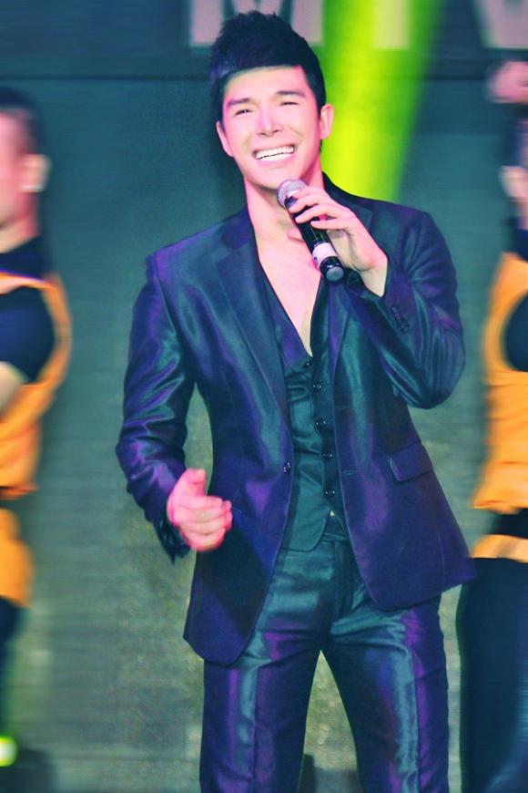 sao Việt, Nathan Lee, quý ông hàng hiệu, Nathan Lee vội vã chạy show, bạn gái  Nathan Lee