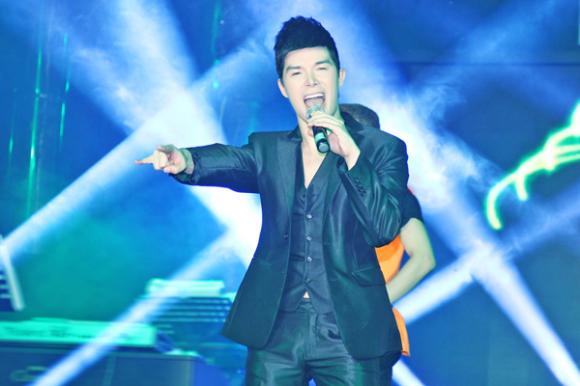 sao Việt, Nathan Lee, quý ông hàng hiệu, Nathan Lee vội vã chạy show, bạn gái  Nathan Lee