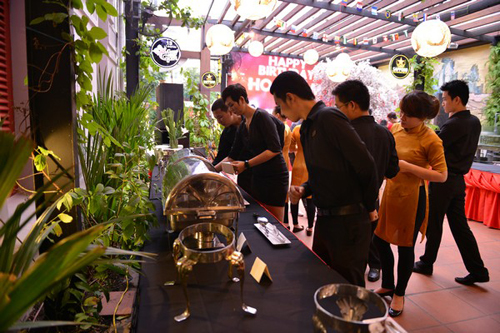 Vương Quốc Tôm, Nhà hàng Hải Sản, Hải Sản Vương Quốc Tôm