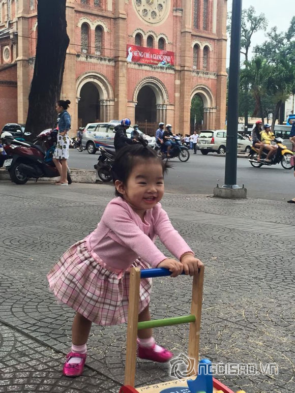 Xuân Lan,bé Thỏ,con gái Xuân Lan,bé Thỏ tóc buộc chỏm,bé Thỏ đã biết đi