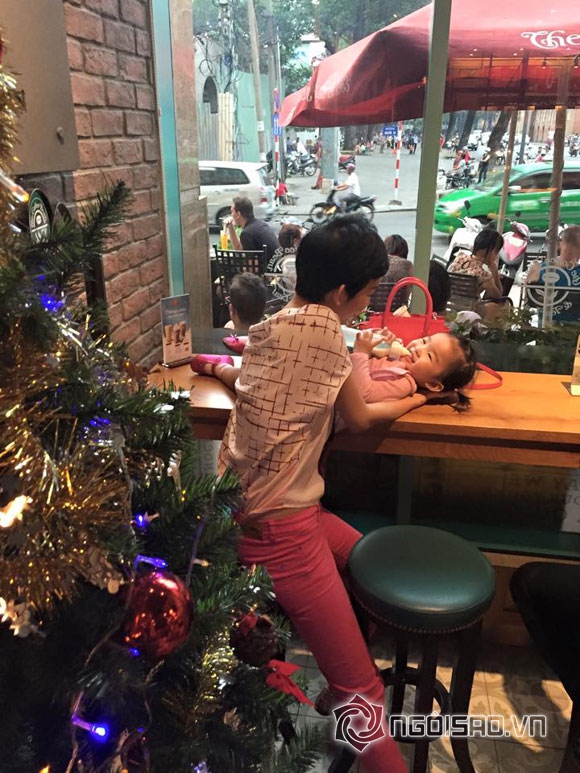 Xuân Lan,bé Thỏ,con gái Xuân Lan,bé Thỏ tóc buộc chỏm,bé Thỏ đã biết đi