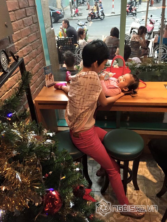 Xuân Lan,bé Thỏ,con gái Xuân Lan,bé Thỏ tóc buộc chỏm,bé Thỏ đã biết đi