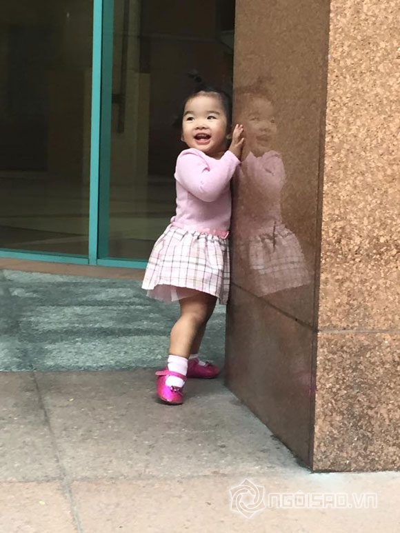 Xuân Lan,bé Thỏ,con gái Xuân Lan,bé Thỏ tóc buộc chỏm,bé Thỏ đã biết đi