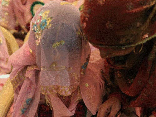 Lối sống trẻ, Bạn gái quá xấu, Cộng đồng mạng