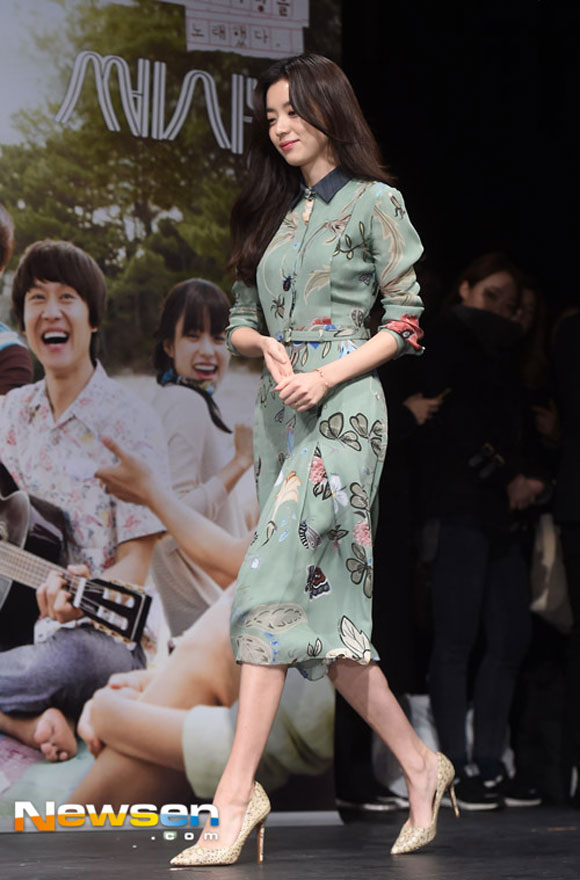 Han Hyo Joo,nữ hoàng phim cổ trang,Han Hyo Joo xinh xắn với váy hoa,nàng Dong Yi