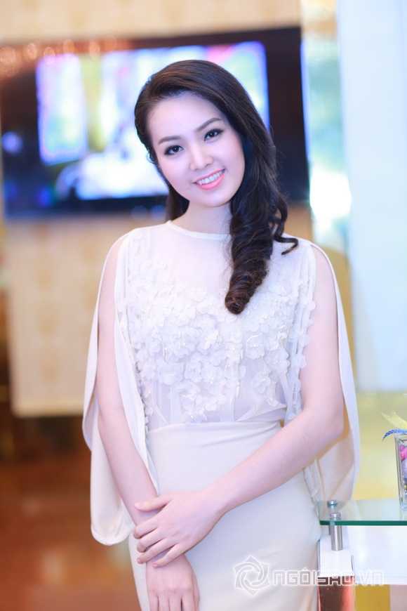 Sao việt,sao viet,hoa hậu ngọc hân,á hậu tú anh,á hậu thụy vân,ngọc hân thân thiết tú anh