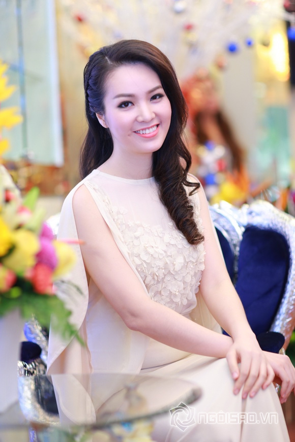 Sao việt,sao viet,hoa hậu ngọc hân,á hậu tú anh,á hậu thụy vân,ngọc hân thân thiết tú anh