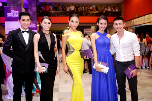 Angela Phương Trinh, Bảo Anh, Thủy Tiên, Linh Chi, Vân Trang, Zing Music Awards