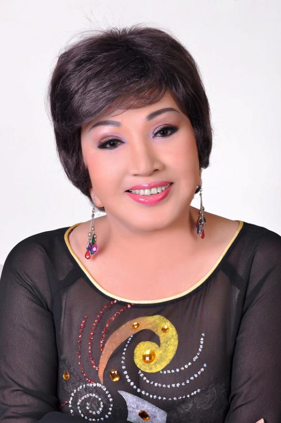 sao Việt, nghệ sĩ Hồng Nga, nghệ sĩ Hồng Nga làm liveshow cuối cùng trong đời, danh hài Hoài Linh, Việt Hương, Trường Giang, Hoài Lâm, ca sĩ Cẩm Ly, Mai Quốc Huy