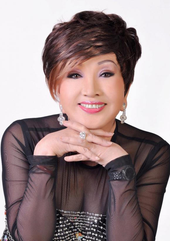 sao Việt, nghệ sĩ Hồng Nga, nghệ sĩ Hồng Nga làm liveshow cuối cùng trong đời, danh hài Hoài Linh, Việt Hương, Trường Giang, Hoài Lâm, ca sĩ Cẩm Ly, Mai Quốc Huy