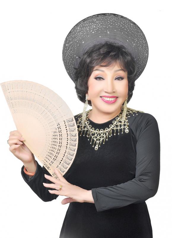 sao Việt, nghệ sĩ Hồng Nga, nghệ sĩ Hồng Nga làm liveshow cuối cùng trong đời, danh hài Hoài Linh, Việt Hương, Trường Giang, Hoài Lâm, ca sĩ Cẩm Ly, Mai Quốc Huy