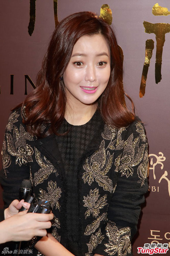 Kim Hee Sun,Kim Hee Sun mặt cứng đờ,Kim Hee Sun tiêm botox,đệ nhất giai nhân Kim Hee Sun