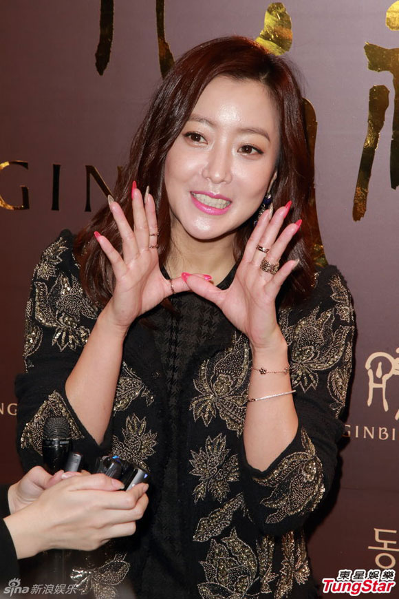 Kim Hee Sun,Kim Hee Sun mặt cứng đờ,Kim Hee Sun tiêm botox,đệ nhất giai nhân Kim Hee Sun