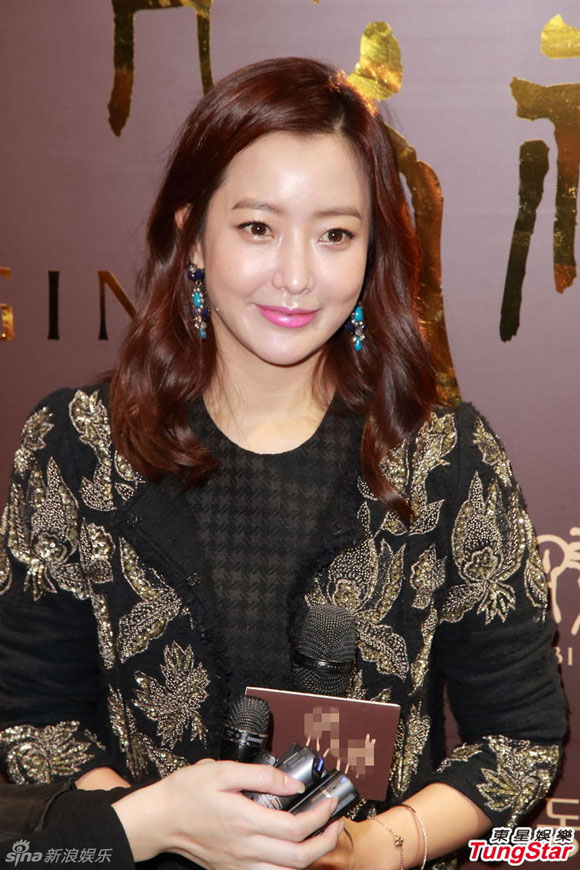 Kim Hee Sun,Kim Hee Sun mặt cứng đờ,Kim Hee Sun tiêm botox,đệ nhất giai nhân Kim Hee Sun