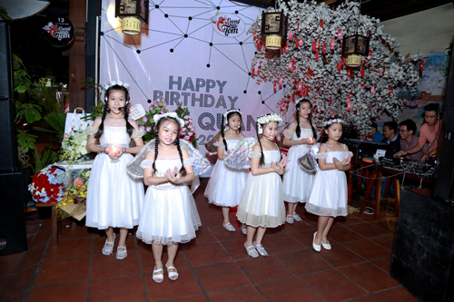 Vương Quốc Tôm, Đặt tiệc sinh nhật, Đặt tiệc cuối năm