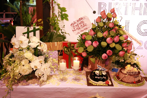 Vương Quốc Tôm, Đặt tiệc sinh nhật, Đặt tiệc cuối năm