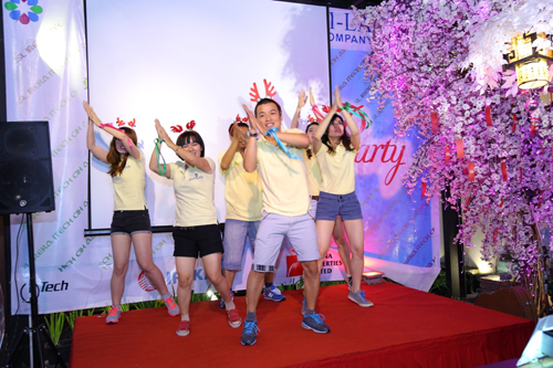 Vương Quốc Tôm, Đặt tiệc sinh nhật, Đặt tiệc cuối năm