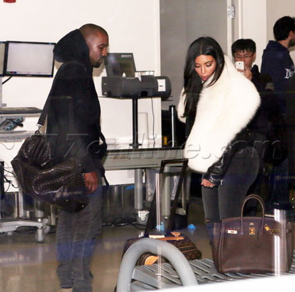
Kim Kardashian bị kiểm tra vòng ba, Kim Kardashian và chồng Kanye West, gia đình Kim Kardashian 