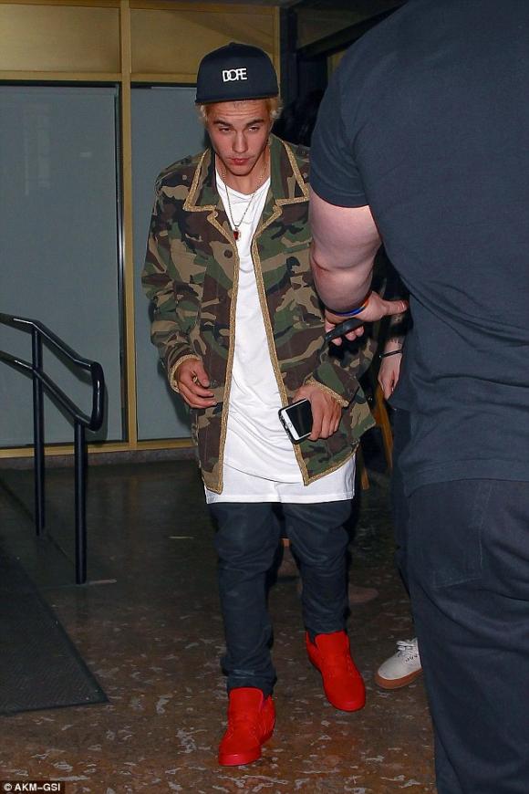 Justin Bieber, sao dùng photoshop, lỗi photoshop, sao bệ rạc
