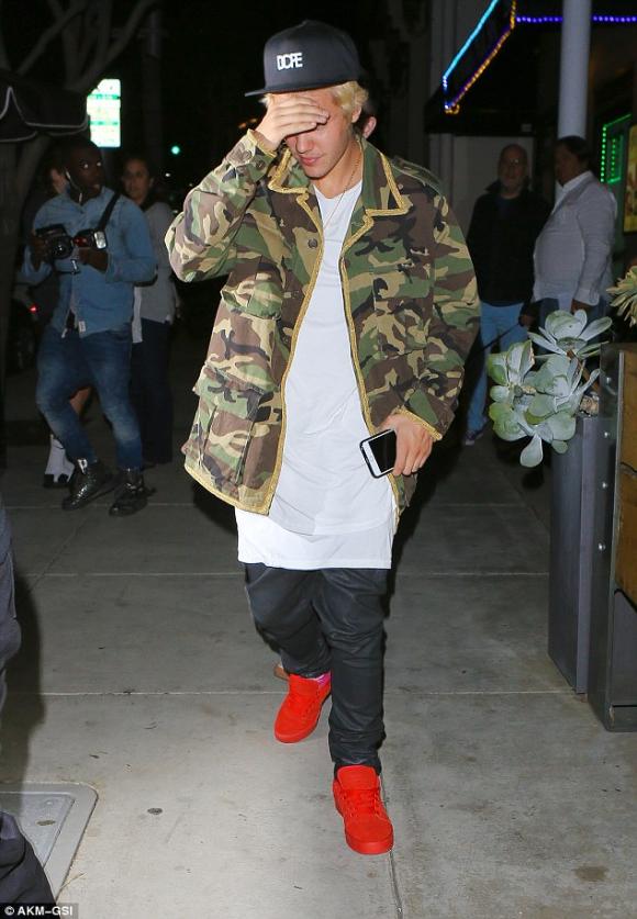 Justin Bieber, sao dùng photoshop, lỗi photoshop, sao bệ rạc