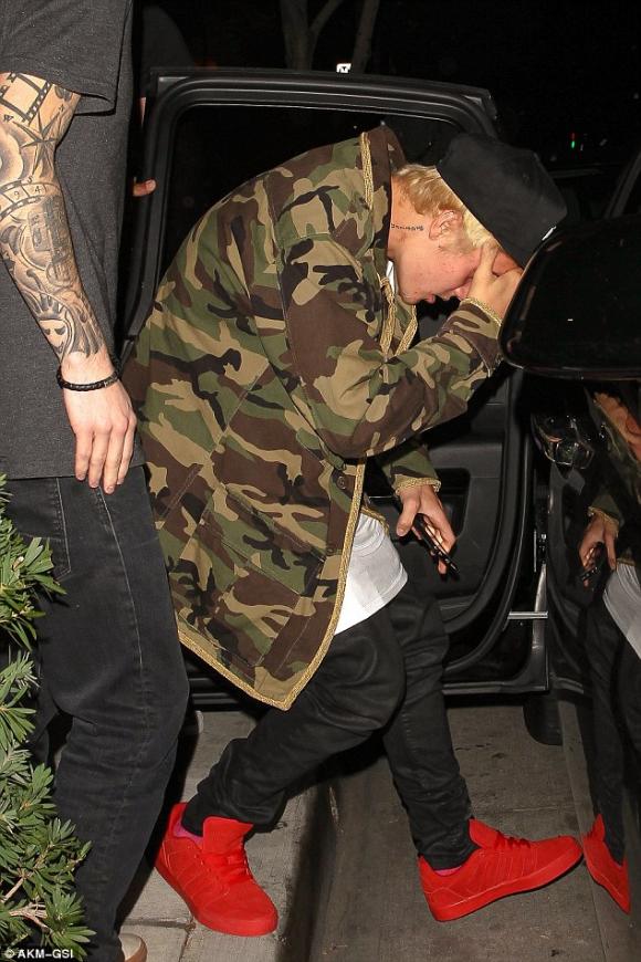 Justin Bieber, sao dùng photoshop, lỗi photoshop, sao bệ rạc
