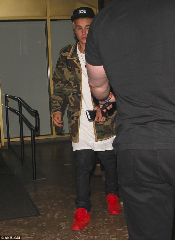 Justin Bieber, sao dùng photoshop, lỗi photoshop, sao bệ rạc