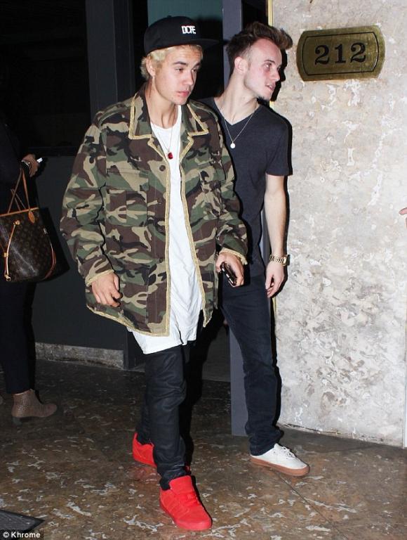 Justin Bieber, sao dùng photoshop, lỗi photoshop, sao bệ rạc
