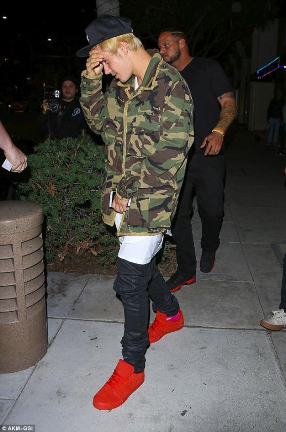 Justin Bieber, sao dùng photoshop, lỗi photoshop, sao bệ rạc