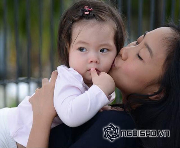 con gái Đoan Trang,bé Sol,Đoan Trang,bé Sol xinh xắn,bé Sol đáng yêu,vẻ đẹp lai Tây của con gái Đoan Trang