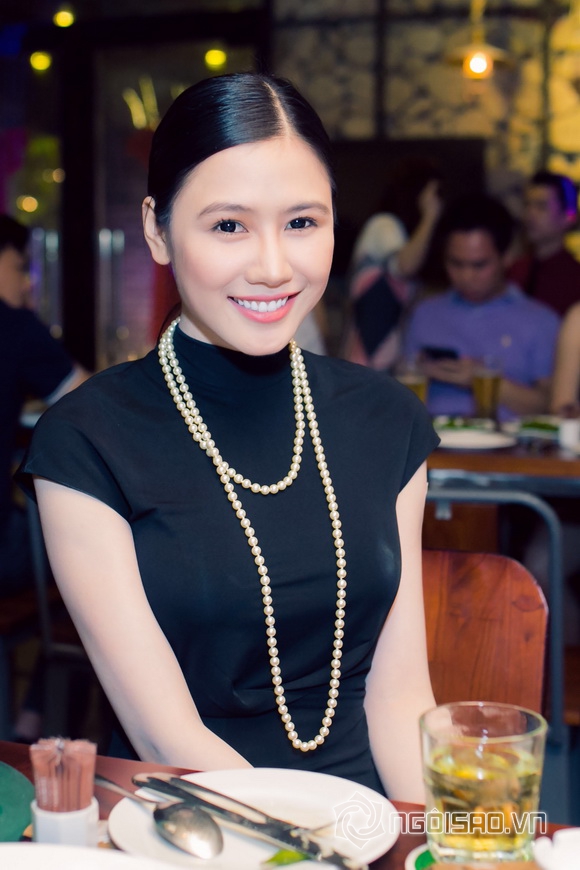 Linh Chi diện váy hở lưng táo bạo dự event