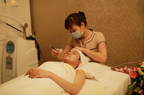 Adamas Spa, Trị mụn công nghệ cao, Hoàng Thùy Linh