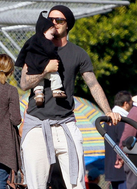 Becks,Harper,Becks và con gái thơm nhau,nhóc tỳ nhà sao Hollywood