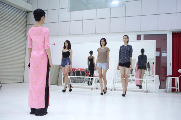 xuân lan, áo dài, vietnam;s next top model 2014, người mẫu, catwalk