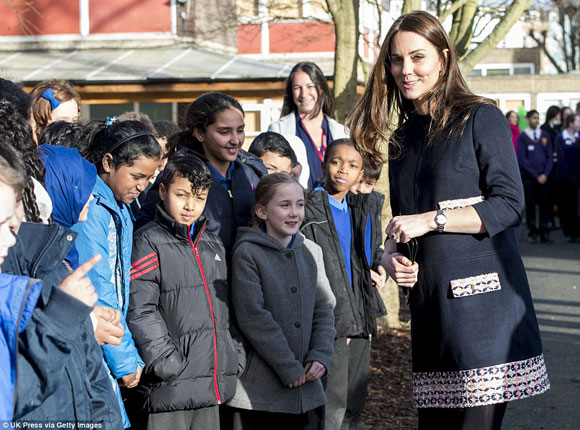 công nương Anh,Kate Middleton bầu bí,Hoàng gia Anh,công nương Kate Middleton,Kate diện váy 15 triệu đồng