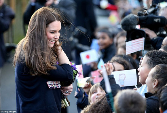 công nương Anh,Kate Middleton bầu bí,Hoàng gia Anh,công nương Kate Middleton,Kate diện váy 15 triệu đồng