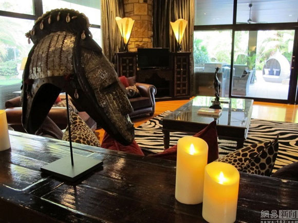 khách sạn kỳ quặc,thiên nhiên hoang dã,khách sạn Jamala,tắm cùng gấu,ăn với sư tử