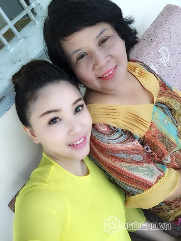 siêu mẫu Quỳnh Thư, Quỳnh Thư khoe ảnh mẹ, Quỳnh Thư khoe ảnh gia đình
