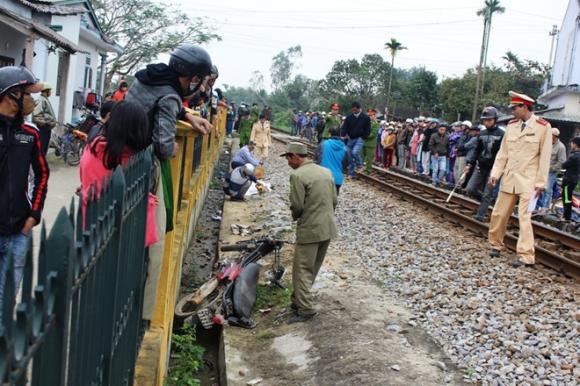 tàu hỏa tông xa 10m, tàu hỏa tông xác người, tử vong do tàu hỏa đâm, tàu hỏa đâm ở Huế, tai nạn giao thông