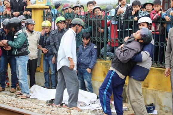 tàu hỏa tông xa 10m, tàu hỏa tông xác người, tử vong do tàu hỏa đâm, tàu hỏa đâm ở Huế, tai nạn giao thông