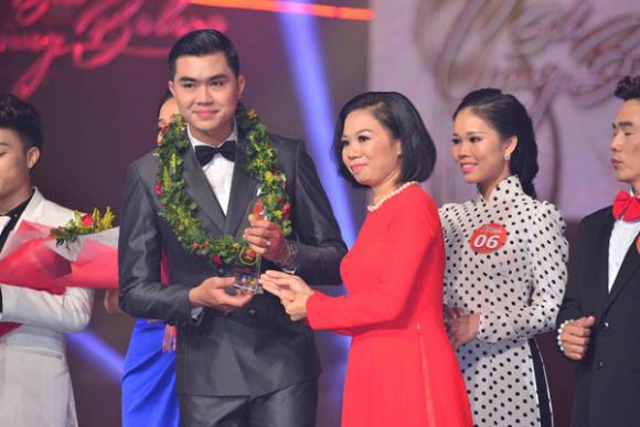 sao Việt, Solo cùng Bolero, Nữ hoàng mới của dòng nhạc Bolero, Lâm Ngọc Hoa đăng quang Solo cùng Bolero
