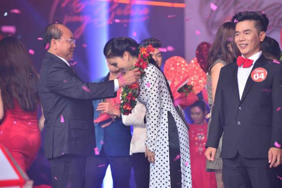 sao Việt, Solo cùng Bolero, Nữ hoàng mới của dòng nhạc Bolero, Lâm Ngọc Hoa đăng quang Solo cùng Bolero
