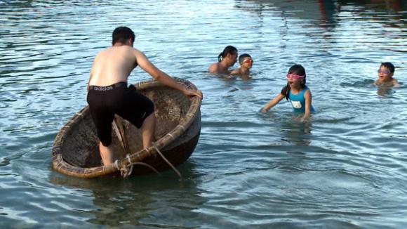 sao Việt, nhạc sĩ Minh Khang, ông xã Thúy Hạnh, vợ chồng Thúy Hạnh, Minh Khang than trời với nhiệm vụ bất khả thi, Bố ơi, mình đi đâu thế?